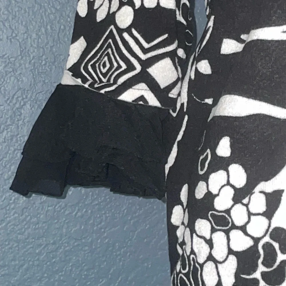 a la Carter blouse women’s size large black-white top 3/4 sleeve ruffle - Picture 13 of 15